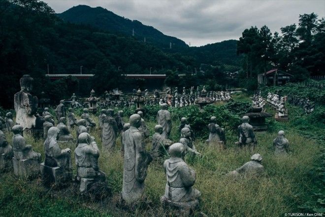 creepystatuesforbiddenforestjapanyukisonskenohki13