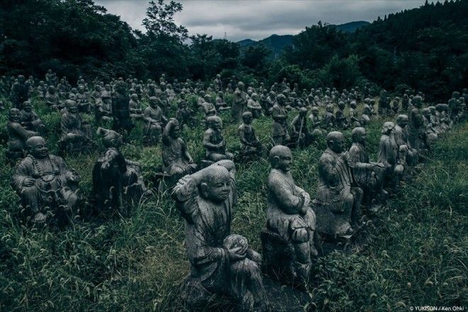 creepystatuesforbiddenforestjapanyukisonskenohki14