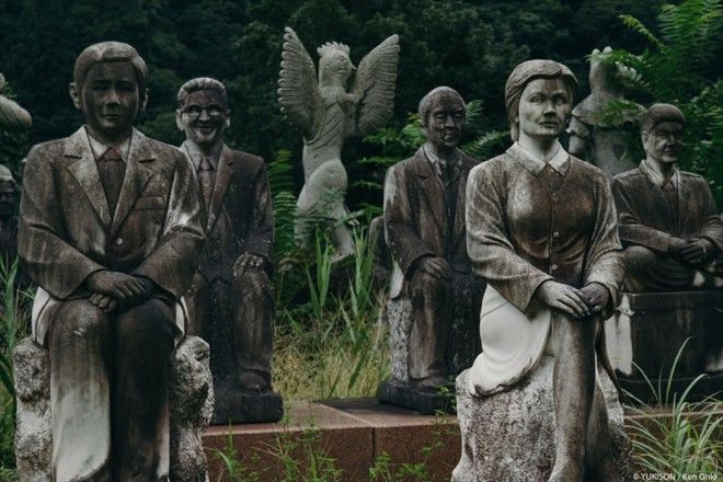 creepystatuesforbiddenforestjapanyukisonskenohki8