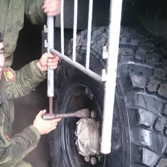 В ряды вооруженных сил берут только самых смекалистых В ряды вооруженных сил берут только самых смекалистых армия, маразм, призыв, прикол, россия, смекалка, солдаты, юмор