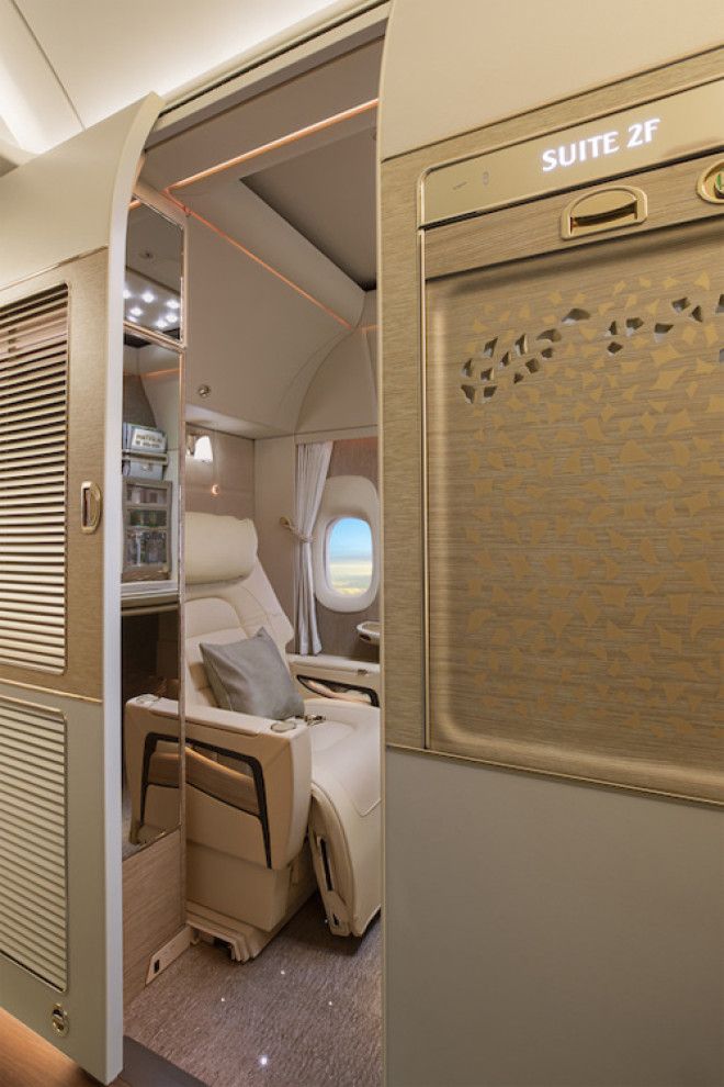 Каюты первого класса Emirates теперь полностью отделены от салона перегородками