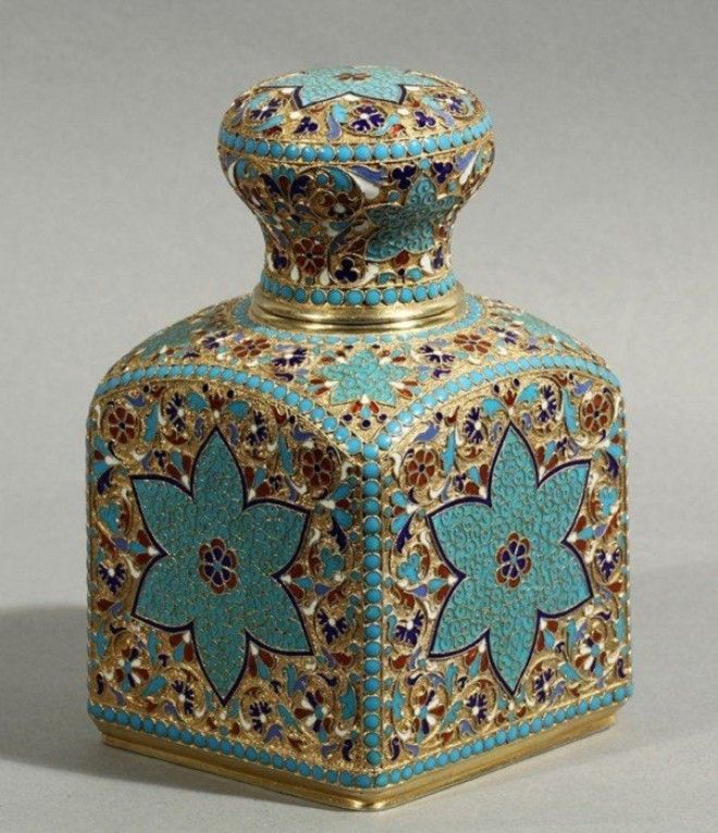 Серебряная Чайница с позолотой и эмалью, 1896 г. Серебряная Чайница с позолотой и эмалью, 1896 г.