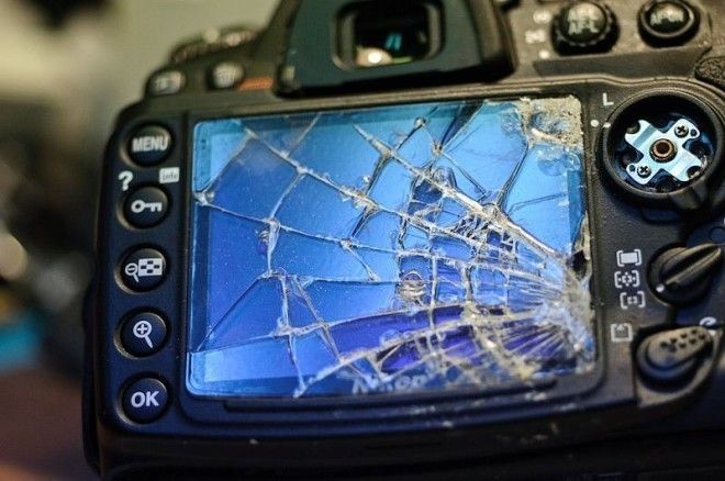 Если упадёт хорошо, то уже никакая защитная крышка не поможет Если упадёт хорошо то уже никакая защитная крышка не поможет боль зеркалка камера фотография