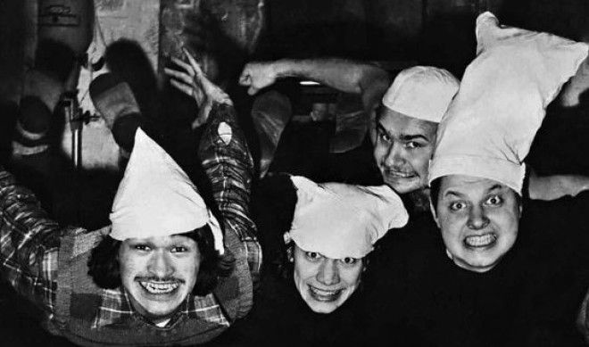 Ð¦Ð¾Ð¹ Ð´ÑÑÐ¶Ð¸Ð» Ñ Ð»ÑÐ´ÑÐ¼Ð¸, ÑÑÐ¾ÑÐ²ÑÐ¸Ð¼Ð¸ Ñ Ð¸ÑÑÐ¾ÐºÐ¾Ð² ÑÐ¾Ð²ÐµÑÑÐºÐ¾Ð¹ Ð¿Ð°Ð½Ðº-ÑÑÐµÐ½Ñ