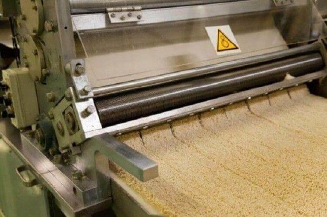 Из чего на самом деле делают лапшу быстрого приготовления