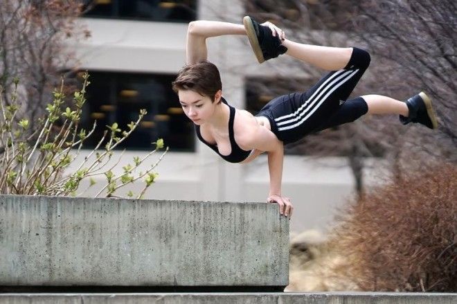 19-летняя девушка-змея, поражающая своей способностью изгибать тело в необычные формы