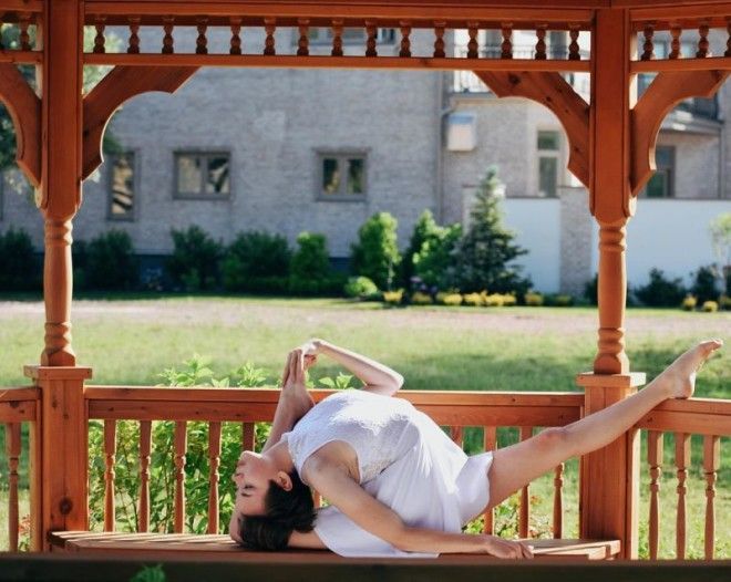 19-летняя девушка-змея, поражающая своей способностью изгибать тело в необычные формы