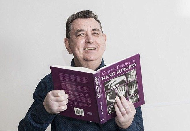 Инвалиду пересадили две руки донора