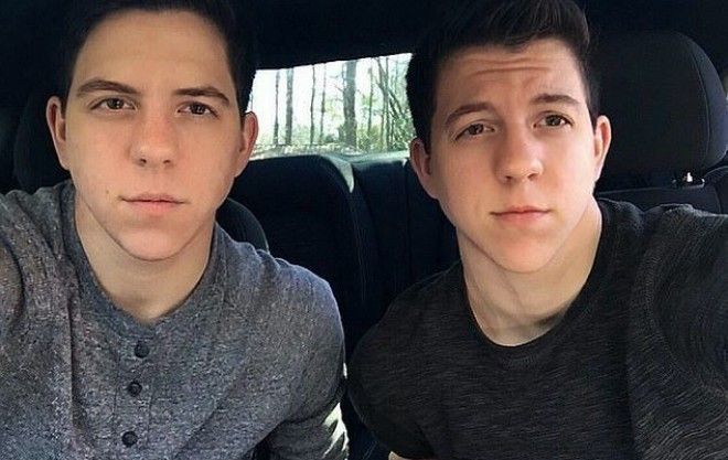 Сестры-близняшки стали парнями, но без хозяйства