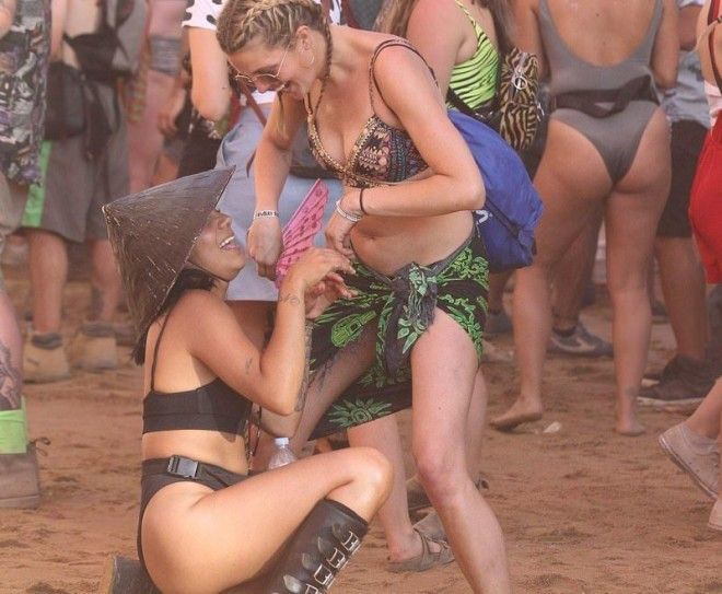 Фестиваль "Земляничные поляны" собрал щедрый урожай "ягодок" в откровенных нарядах