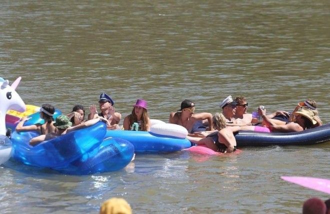 Фестиваль "Земляничные поляны" собрал щедрый урожай "ягодок" в откровенных нарядах