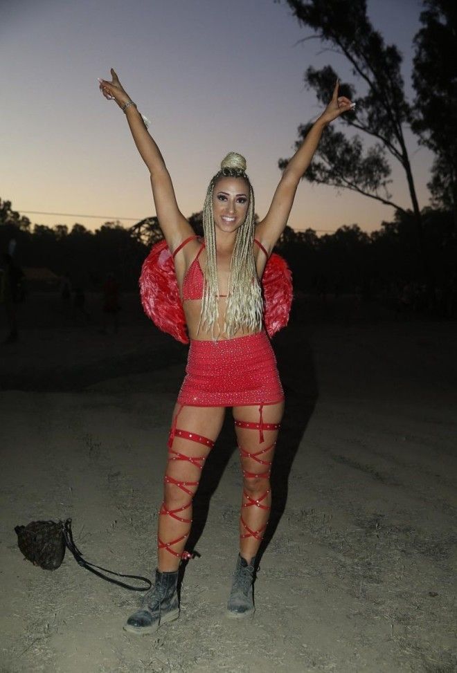 Фестиваль "Земляничные поляны" собрал щедрый урожай "ягодок" в откровенных нарядах