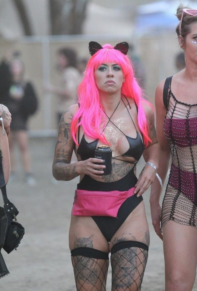 Фестиваль "Земляничные поляны" собрал щедрый урожай "ягодок" в откровенных нарядах