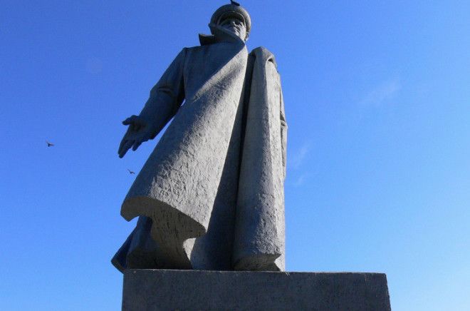 Памятник Кирову