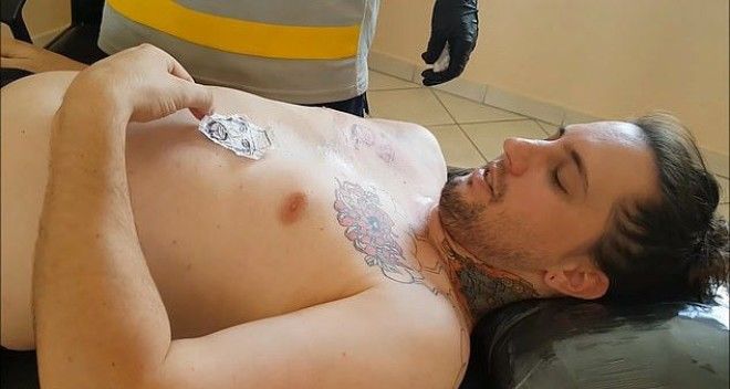 Зря тату-мастер решил поработать вслепую