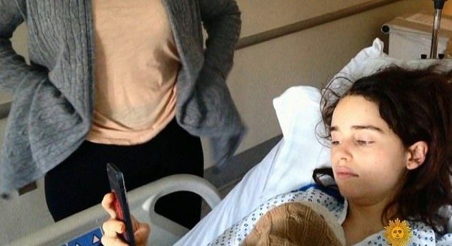 Эмилия Кларк показала как она выглядела после инсульта