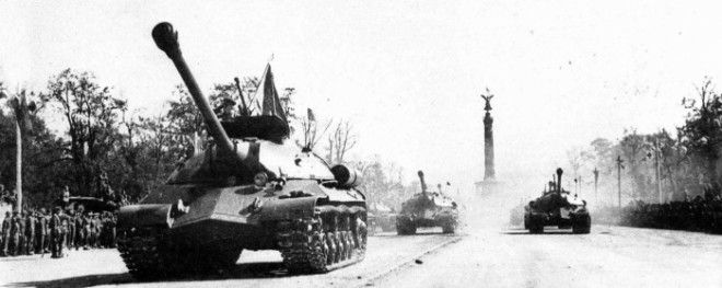 Зачем Советский Союз показал на параде в Берлине танки ИС-3 Зачем Советский Союз показал на параде в Берлине танки ИС-3