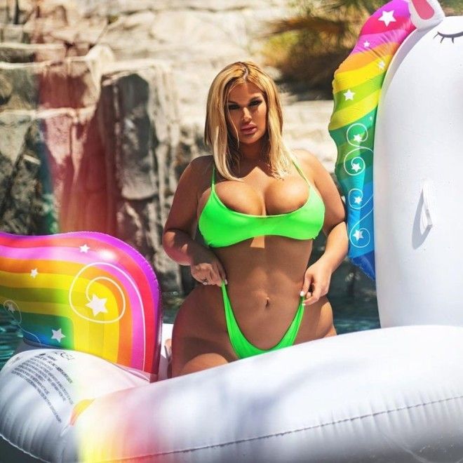 Джулия Кэш - плюс-сайз модель тяжелой весовой категории