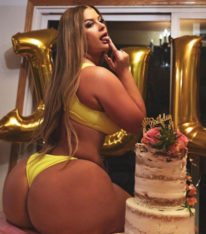 Джулия Кэш - плюс-сайз модель тяжелой весовой категории