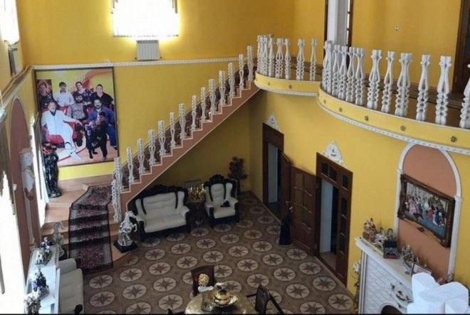 Цыганский барон из Омска выставил на продажу особняк