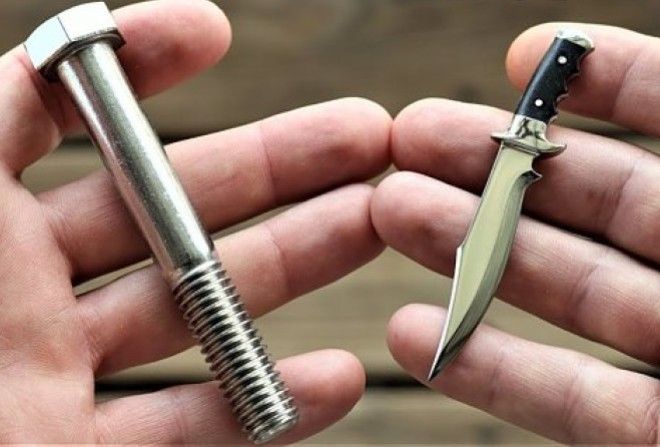 Не пытайся угрожать кому-нибудь этим кинжалом — свернутая газета выглядит более устрашающе.