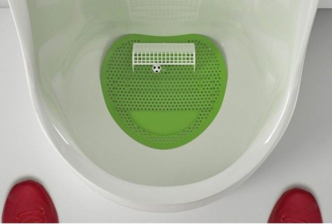 Игра для писсуаров в преддверии ЧМ-2018 