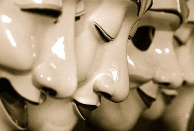 Нужно научиться определять конкретные типы поведения, указывающие на то, что ваш собеседник врет или говорит правду.