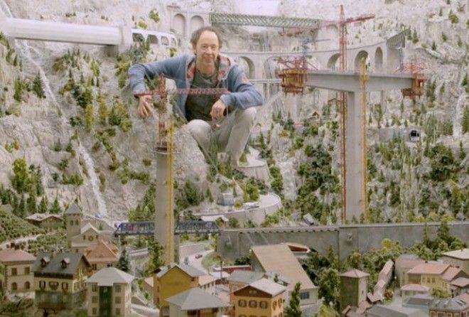 А вы не мечтали в детстве о такой железной дороге?