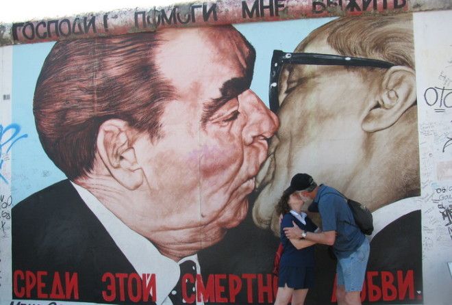 Жизнь за железным занавесом