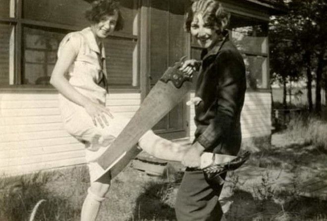 Фотографии нескучных девушек из 1930-х - 1960-х годов.