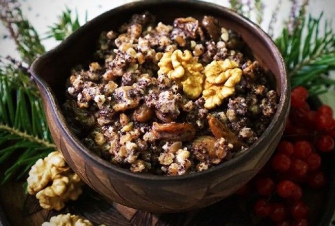 Согласно древней традиции, Святвечер собирает за столом всю большую семью.