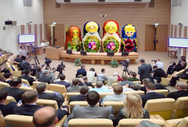 Мужчинам рассуждать о феминизме — все равно что немцам о евреях. Можно, но осторожно.